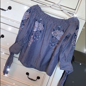 American Eagle Elbow Length Sleeve Top